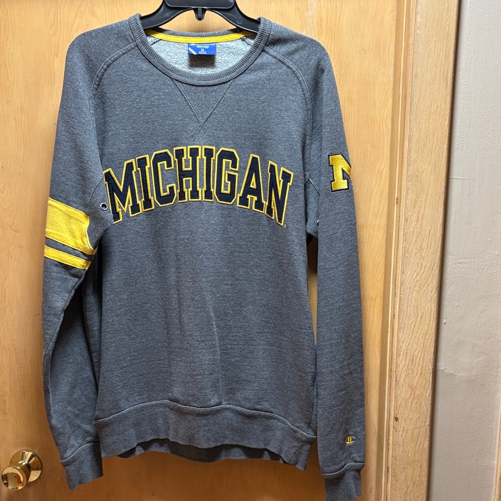 Michigan sweatshirt. Good shape. Med. Embroidered M on sleeve.